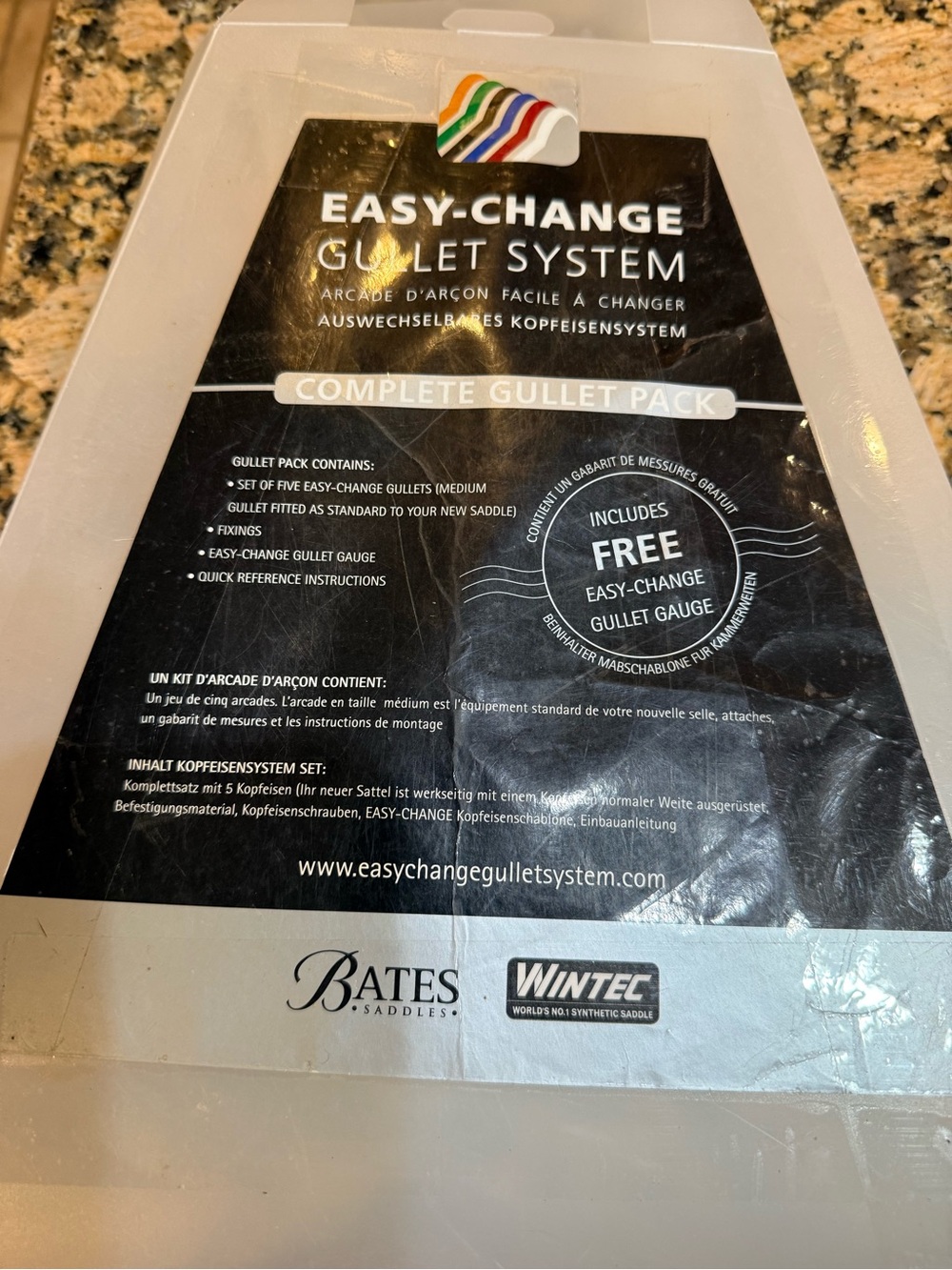 Bates/Wintec Easy-Change Gullet System - White/Black Packaging for saddles